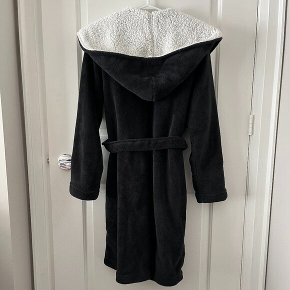 Victoria's Secret robe - Picture 5 of 8